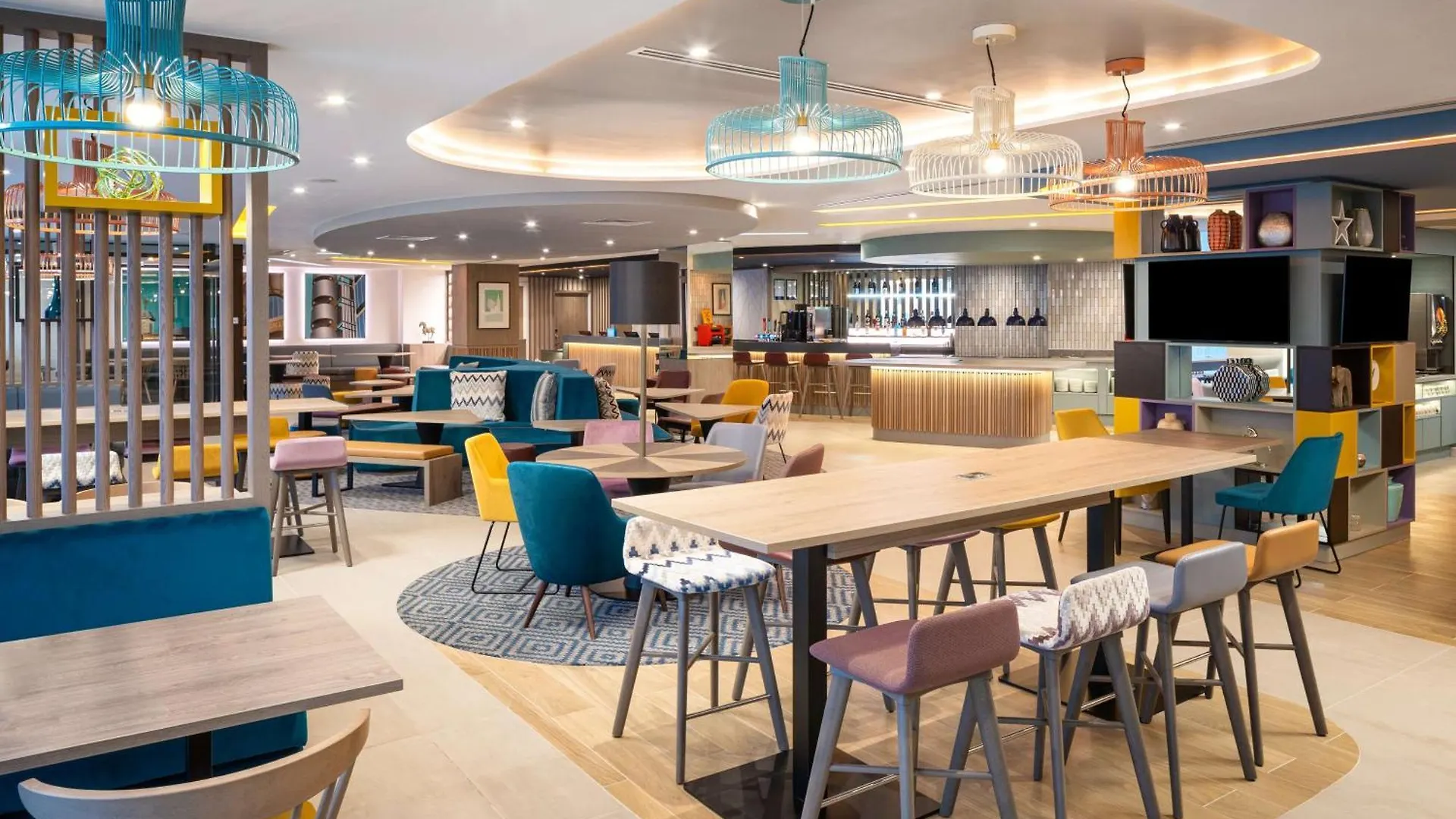 Hampton By Hilton London City מלון