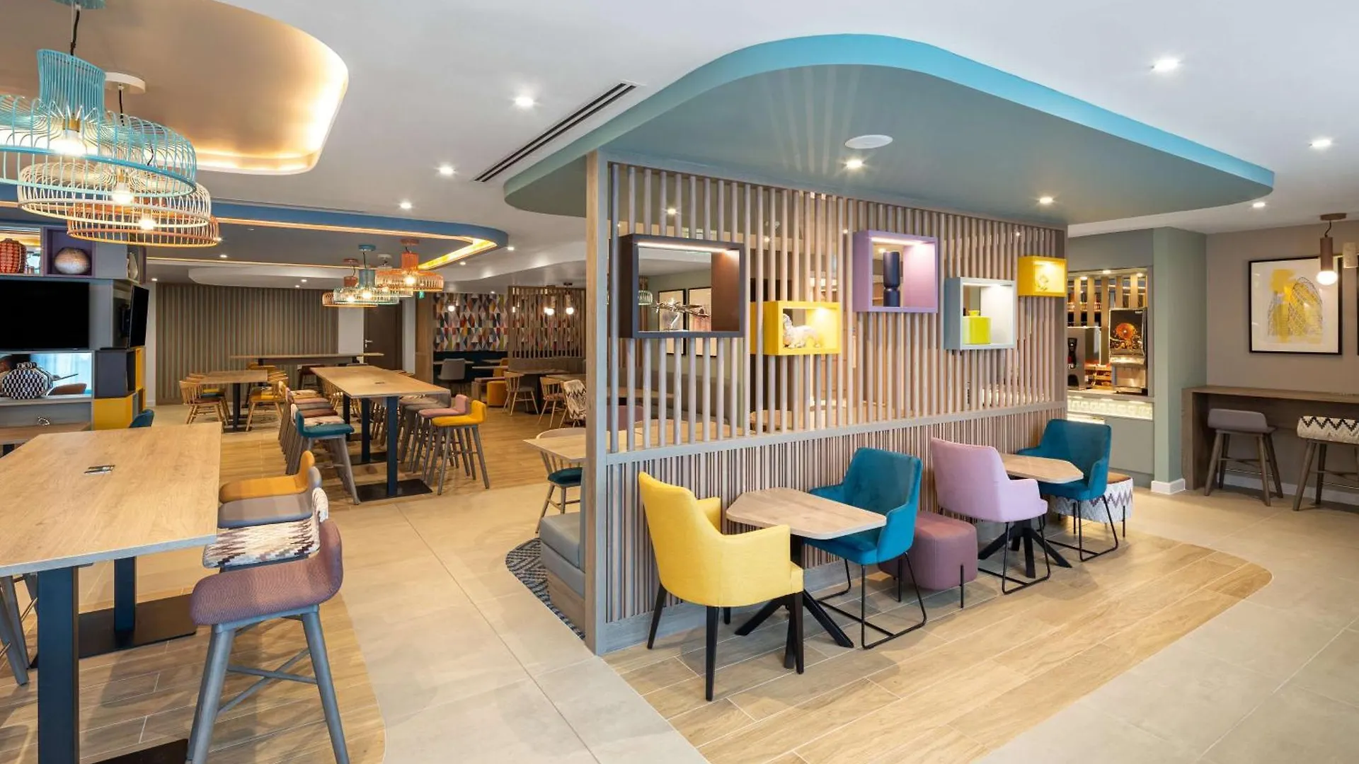 Hampton By Hilton London City 4*,